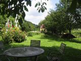 Platz unterm Walnussbaum im Altmühltal